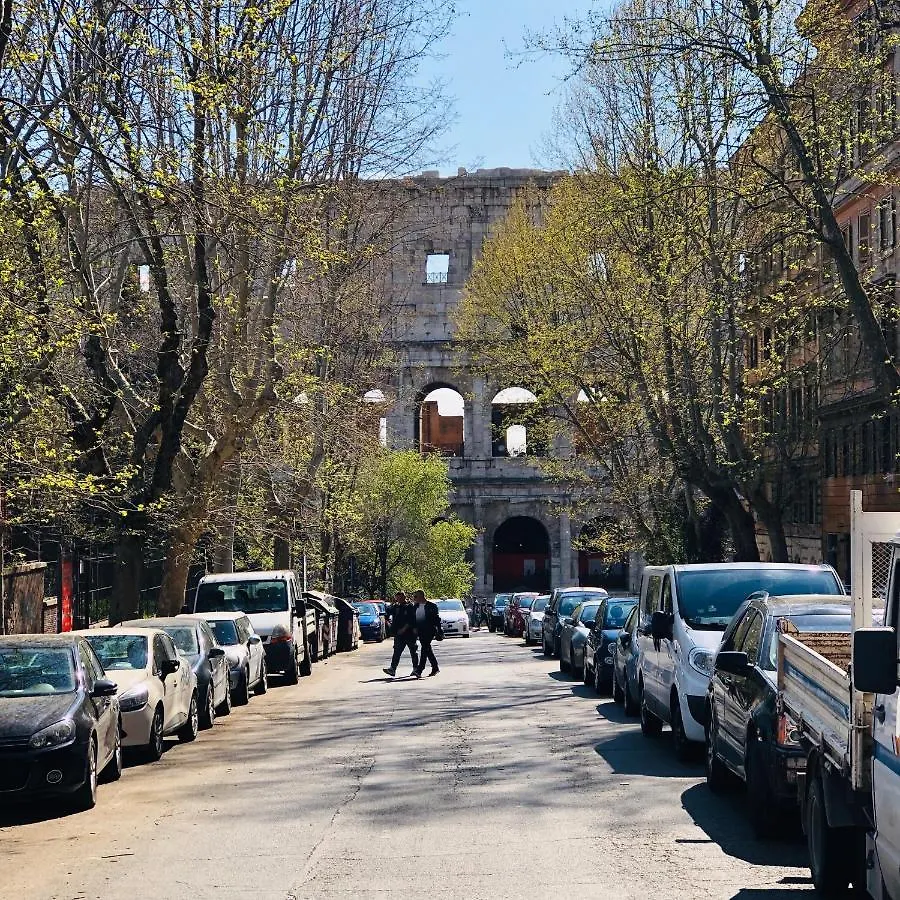 Roma Antica Dalla Finestra Appartamento Colosseo Ohana 로마