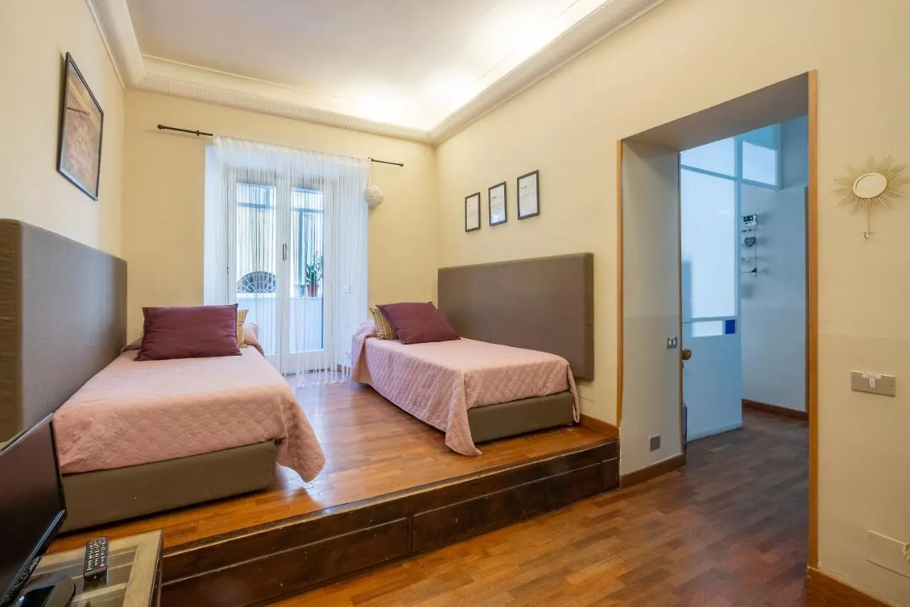 Roma Antica Dalla Finestra Appartamento Colosseo Ohana 0*,  İtalya